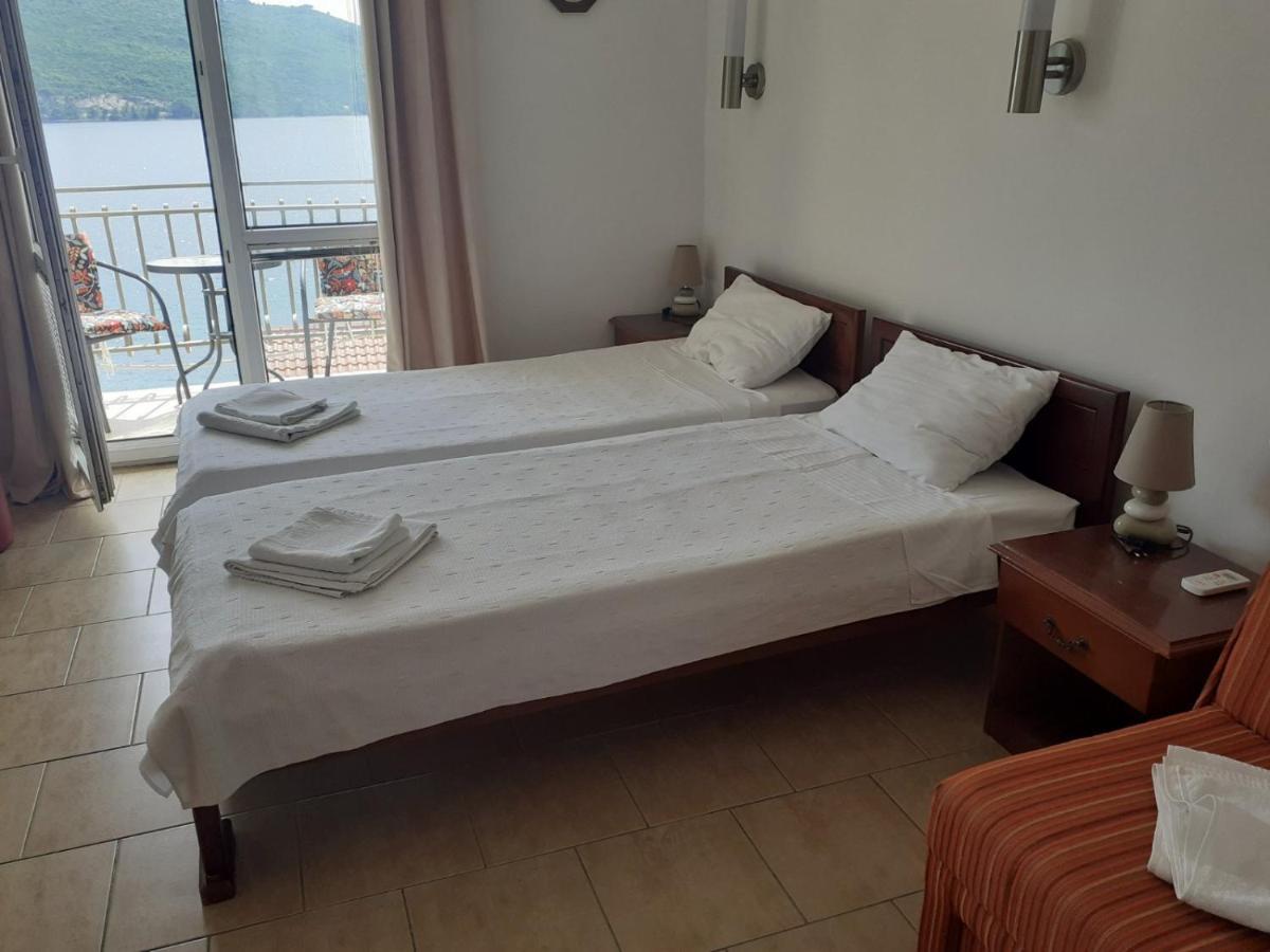 Villa Angelina Kumbor Buitenkant foto