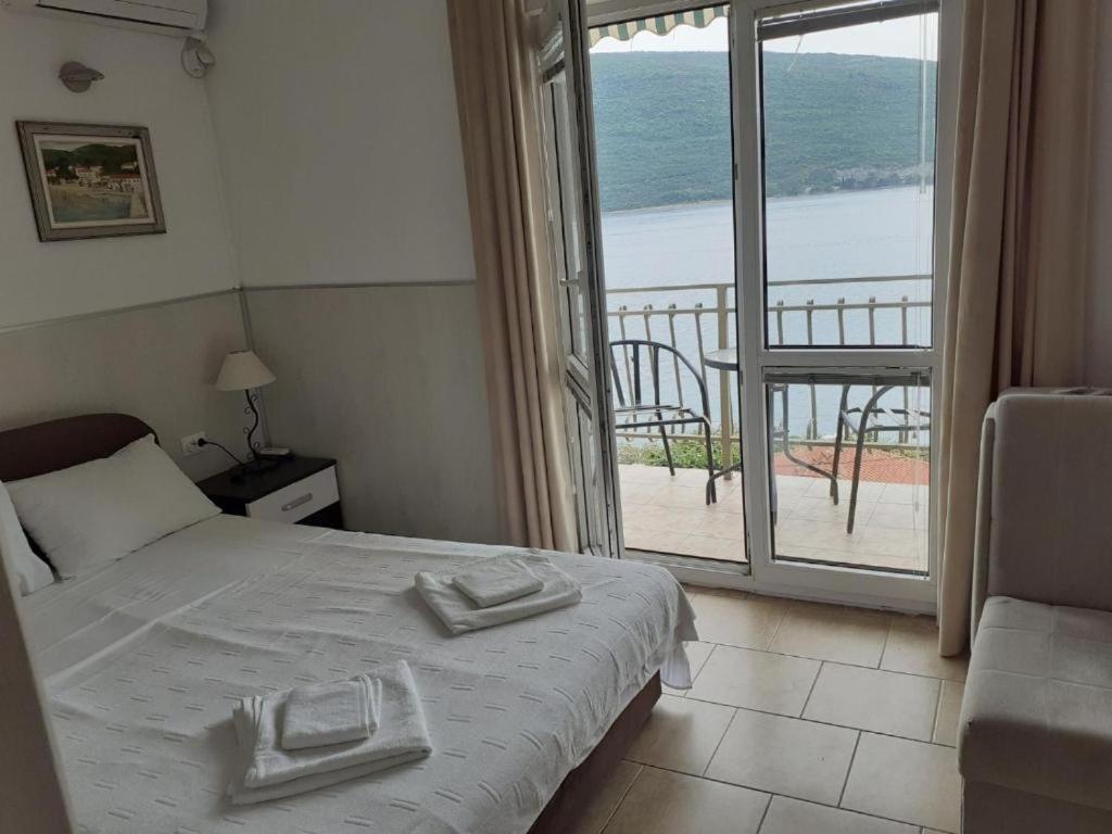 Villa Angelina Kumbor Buitenkant foto